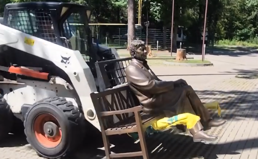 Imagine Stire Mircea Lucescu a avut statuie în Ucraina! Ce s-a întâmplat cu monumentul, în anul 2025 | 2review.ro