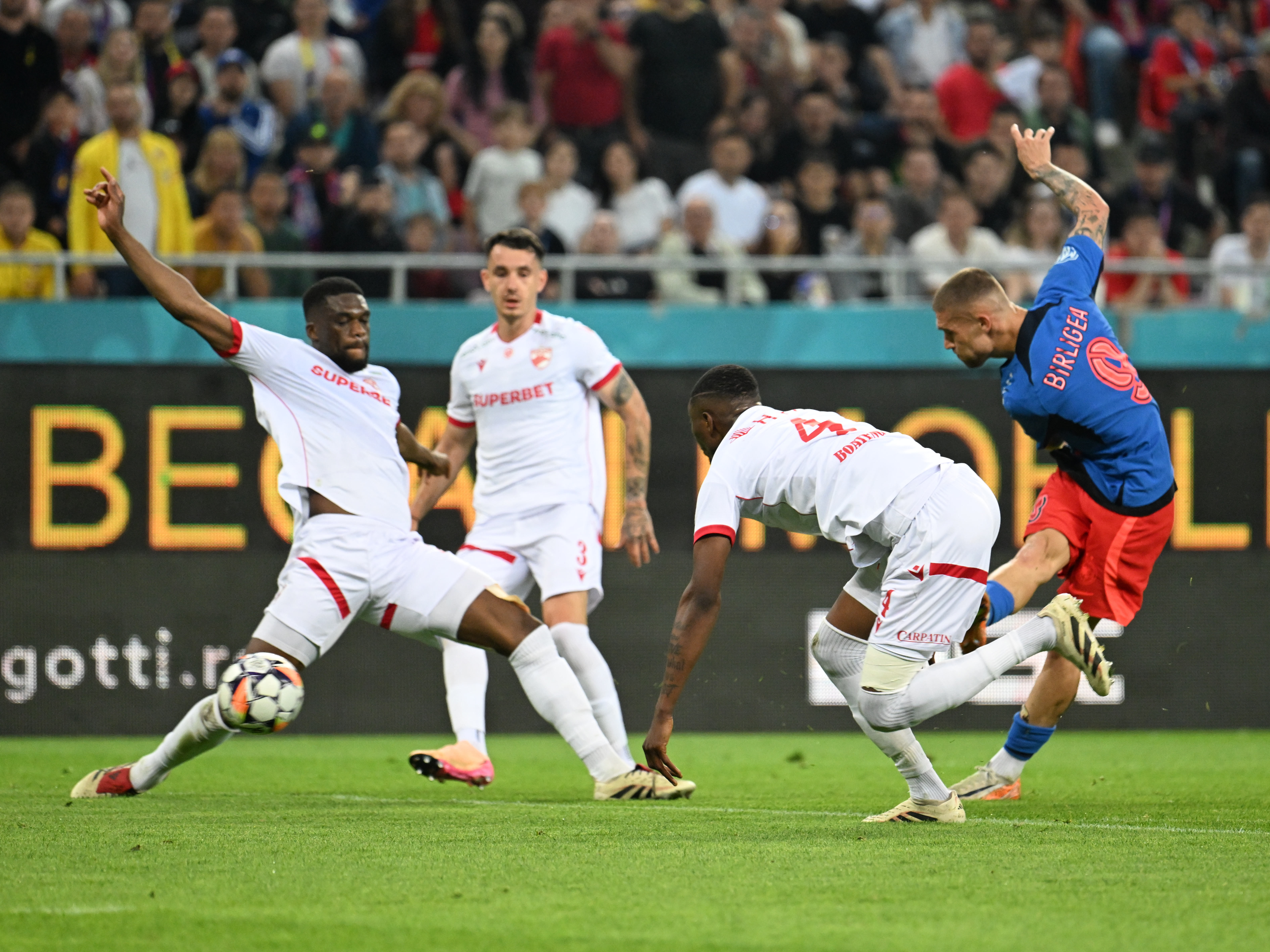 CCA a decis! Cine arbitrează derby-ul dintre Dinamo și FCSB
