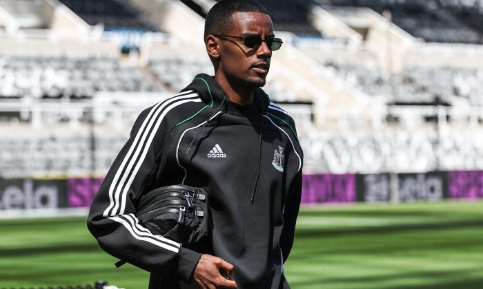 Alexander Isak of Newcastle United arrives during the Premier League match Newcastle United vs Everton at St. James's Park, Newcastle, United Kingdom, 25th May 2025 (Photo by Mark Cosgrove/News Images)