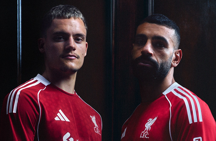 Liverpool și-a prezentat echipamentele pentru sezonul 2025/2026! Numărul ales de Florian Wirtz