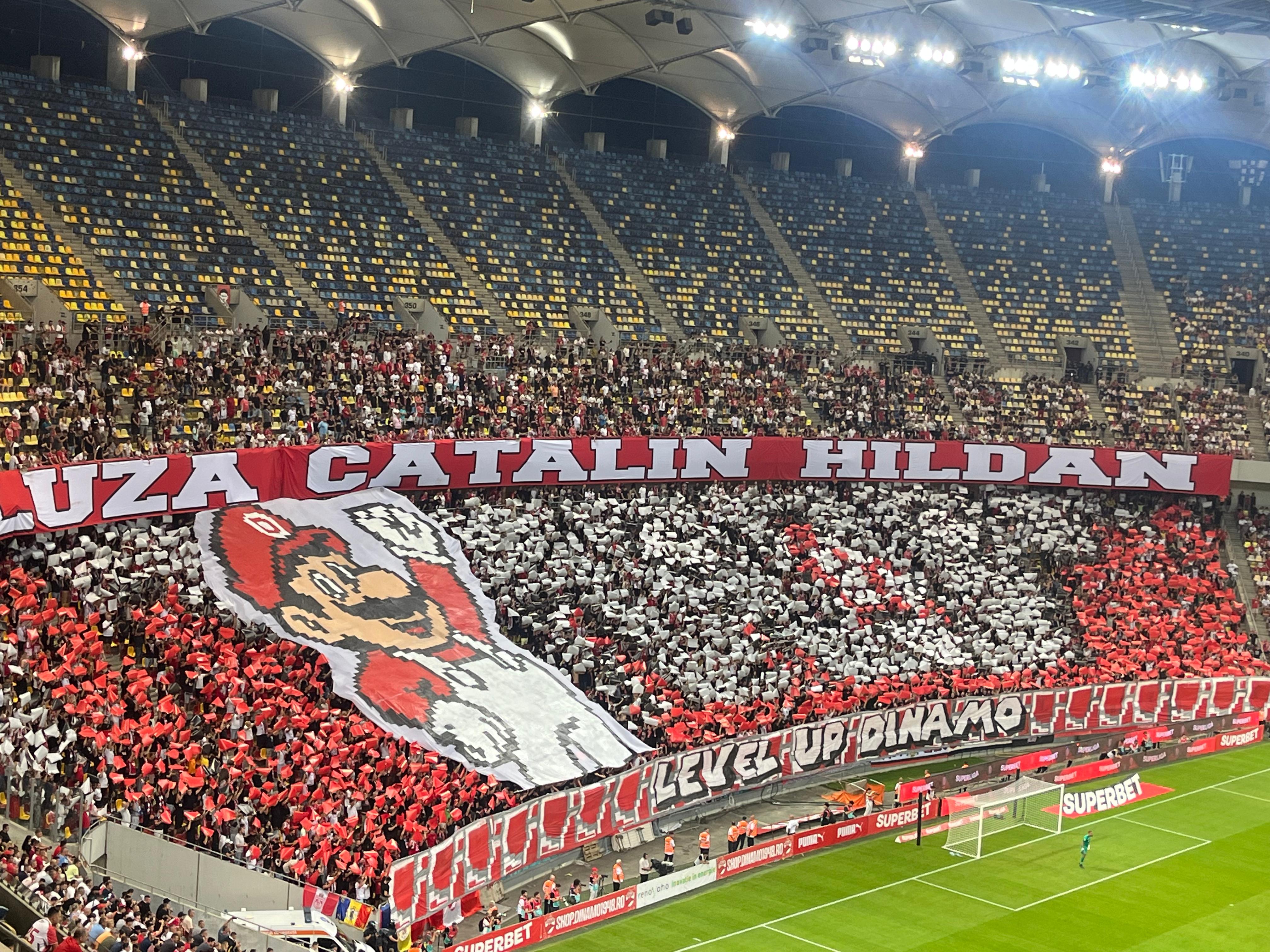 Scenografia impresionantă afișată de fanii lui Dinamo la meciul cu FCSB