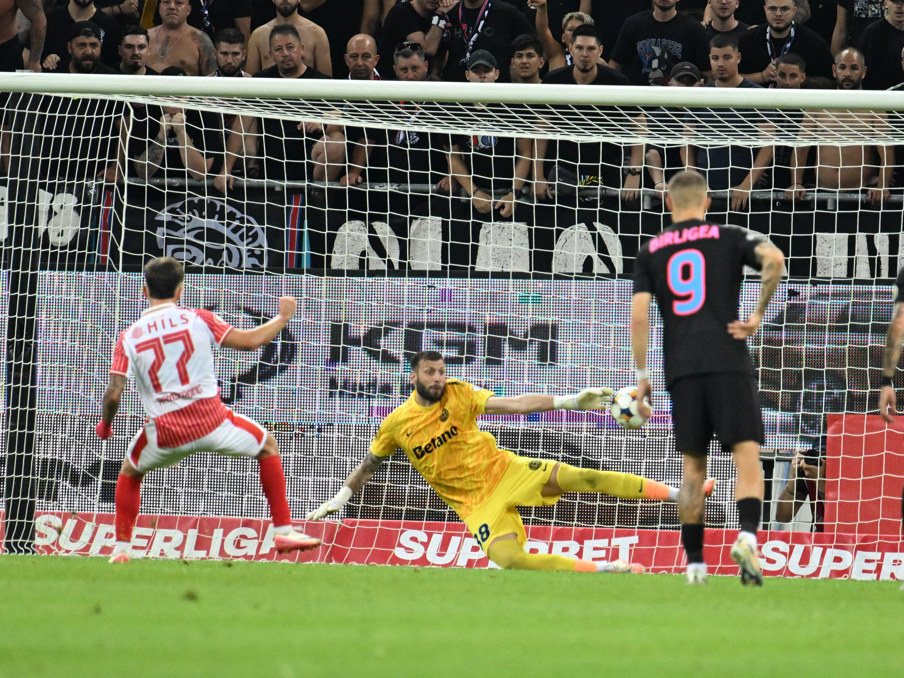 Dezvăluirea lui Armstrong, după ce a marcat 3 goluri în poarta FCSB-ului: “I-am spus lui Zima unde o să trag”