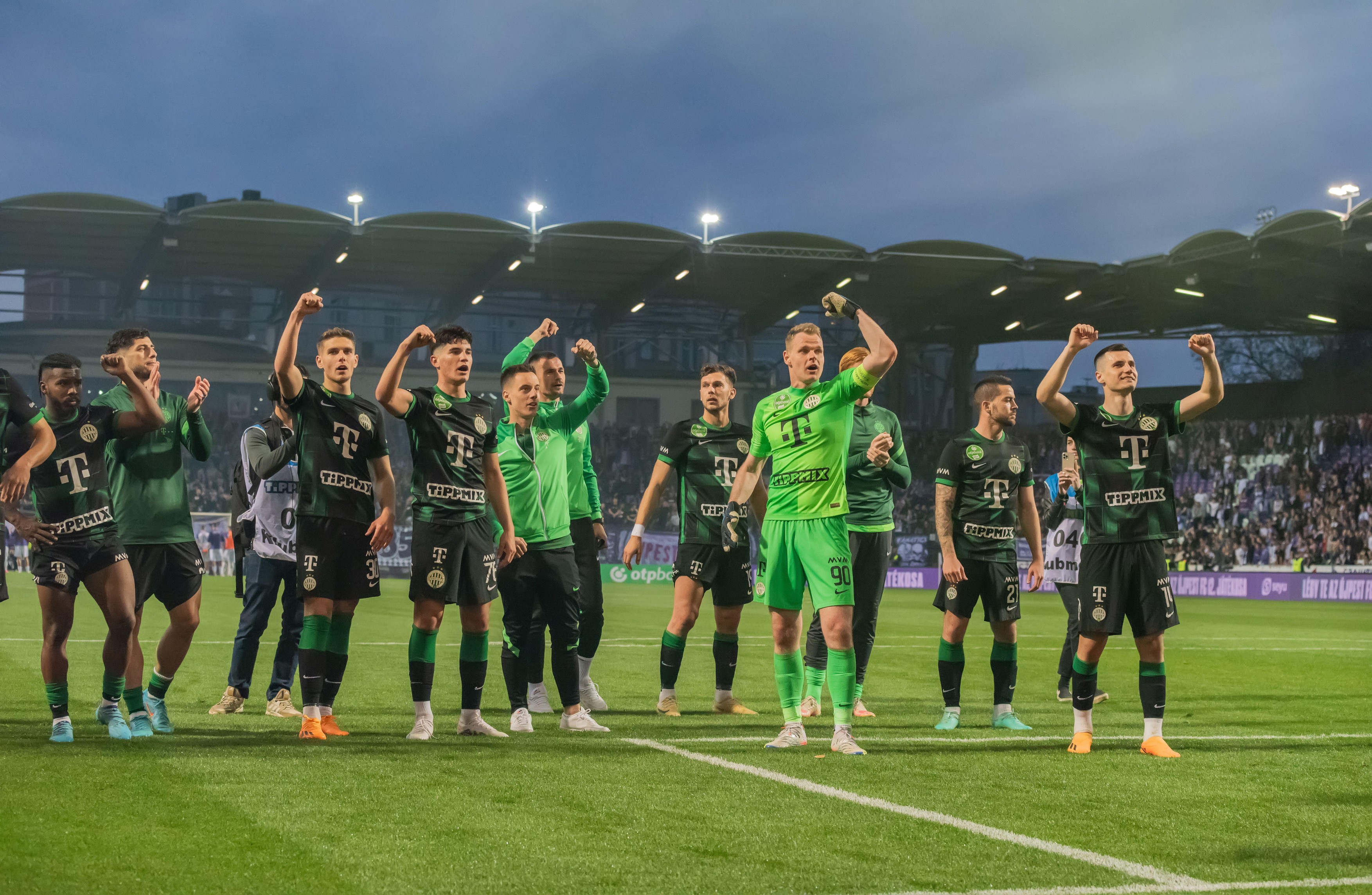A câștigat 4 titluri de campion în Ungaria și a semnat în SuperLigă
