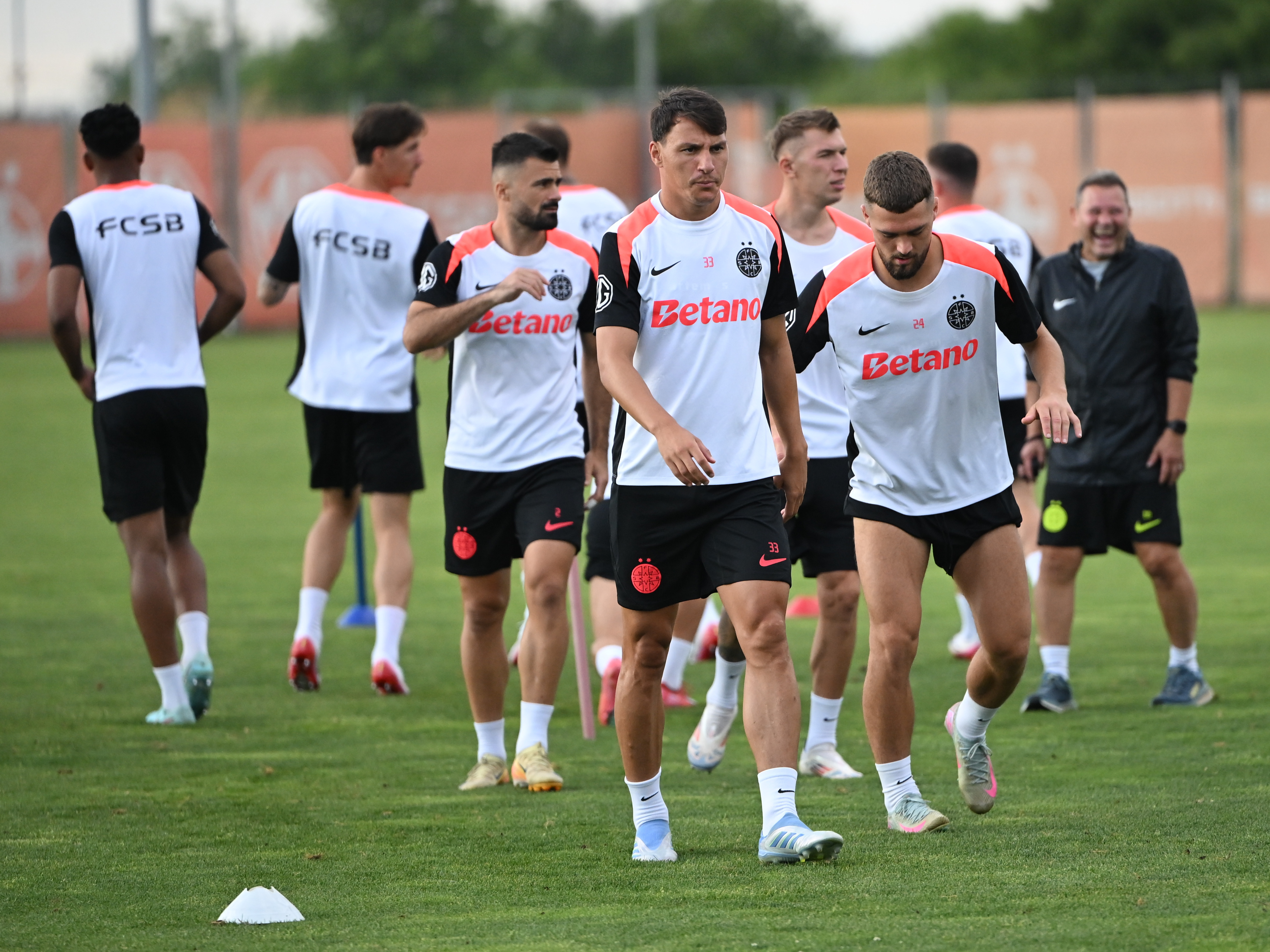 Surpriză majoră: și-a reziliat contractul cu FCSB și semnează cu CFR Cluj! Răsturnare de situație în ultimele 24 de ore