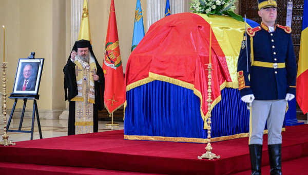 Gigi Becali a stat 30 de secunde la funeraliile lui Ion Iliescu. A făcut un singur gest, apoi a plecat