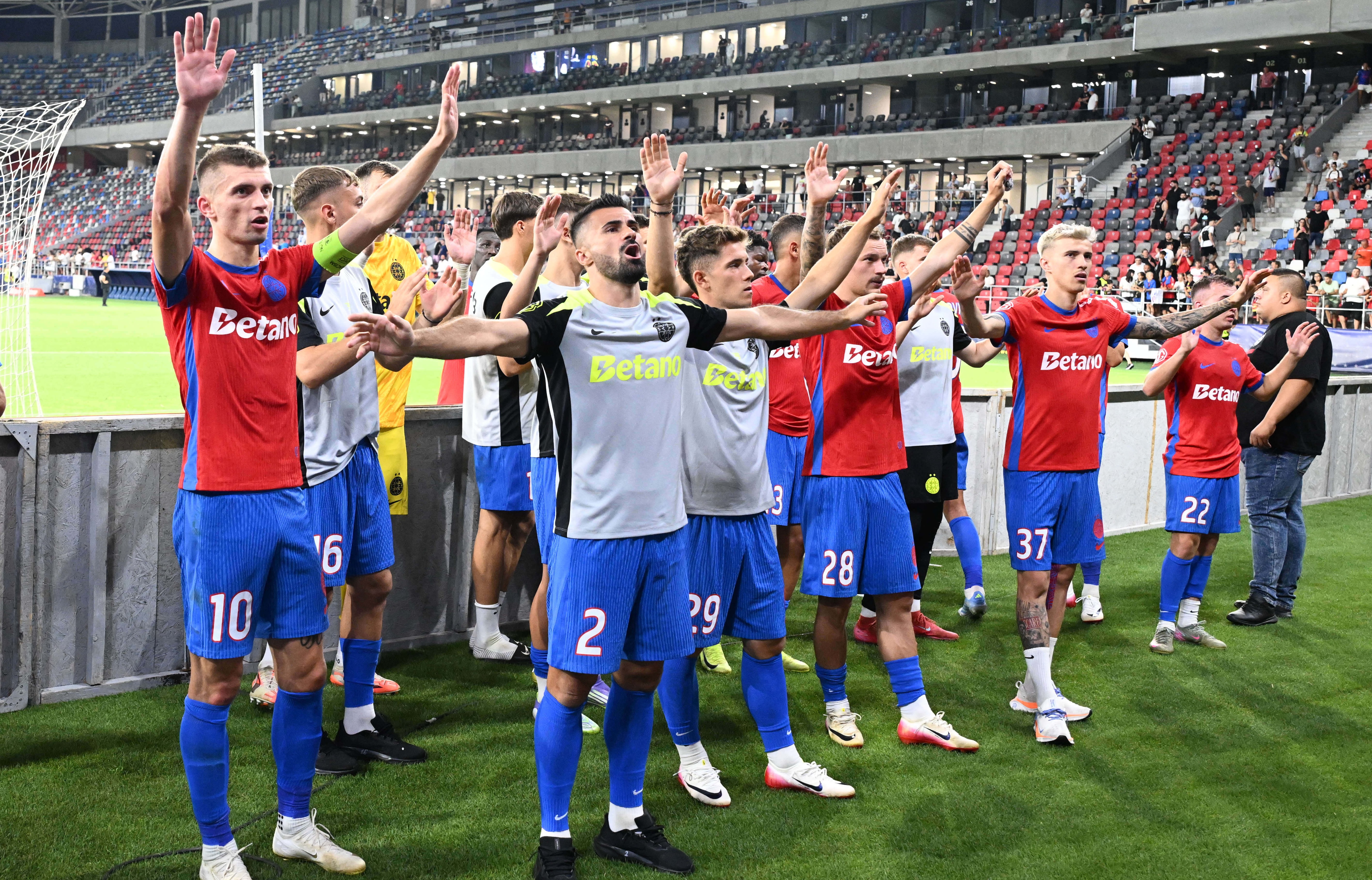 FCSB - Drita 0-1 se joacă ACUM! | Oaspeții au deschis scorul în minutul 7. Ocazie mare ratată de roș-albaștrii