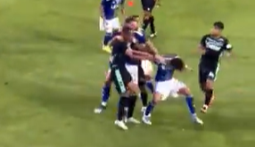 Scene nevorisimile! Jucătorii și-au dat pumni și picioare pe teren, în amicalul Betis – Como