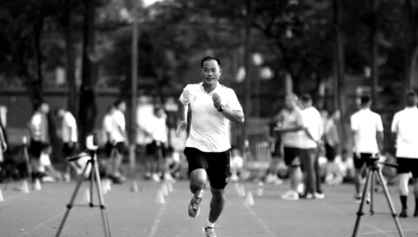 Tragedie în fotbal! Un arbitru FIFA a murit la 43 de ani, după ce a susținut probele fizice