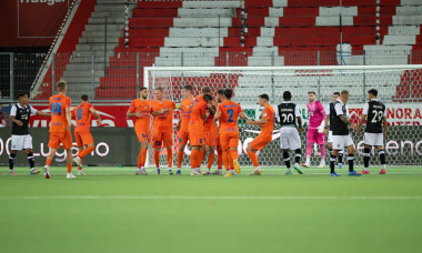 Thun, Bern, August 07 2025: Franko Kovacevic (9 Celje) celebrates after scoring his team's second goal with teammates during the UEFA Conference League Football game between FC Lugano and NK Celje at Stockhorn Arena in Thun, Switzerland. (Kjetil Waber /