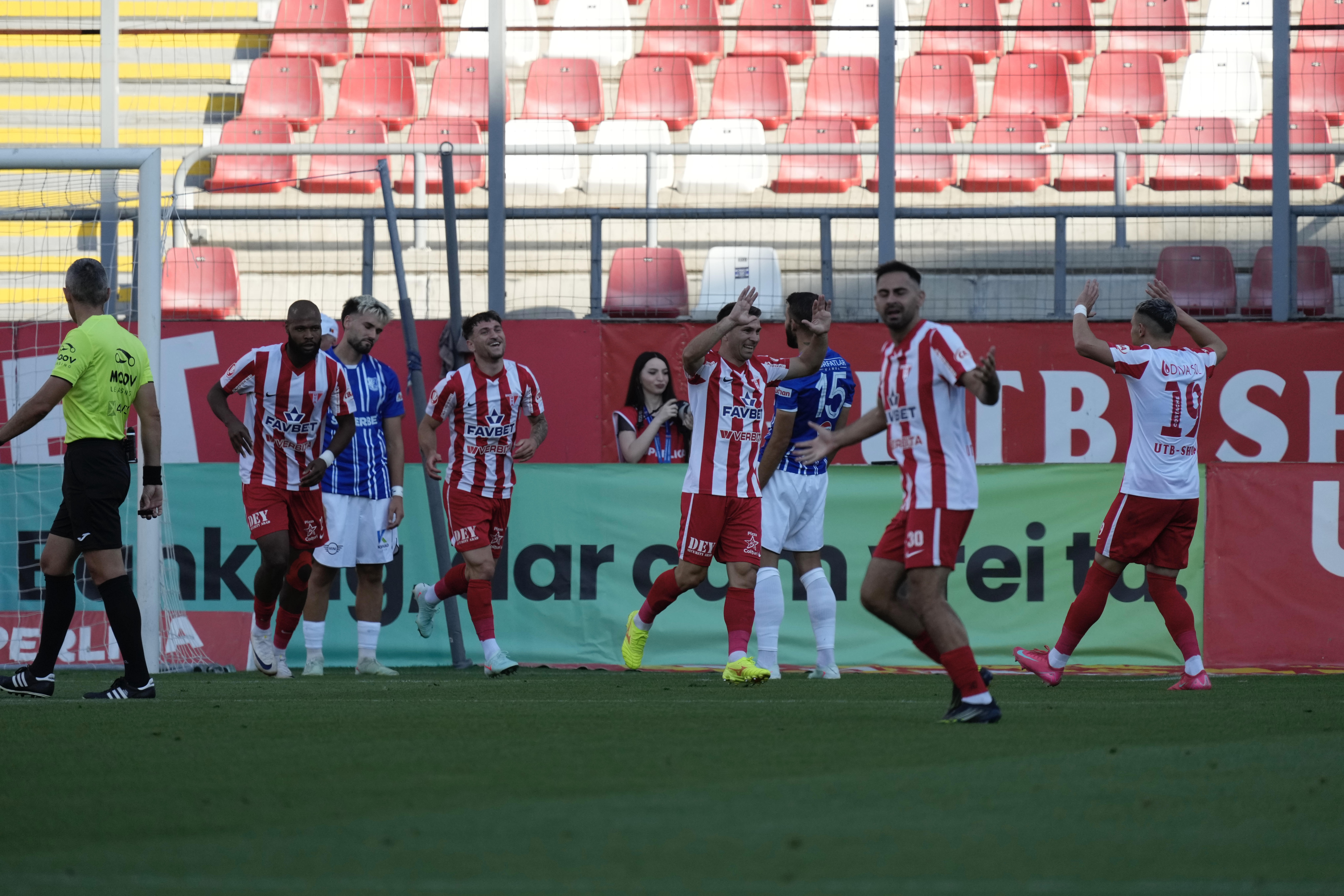 UTA - Farul 2-1! Arădenii rămân neînvinși în SuperLigă. Zicu, primul eșec pe banca "Marinarilor"
