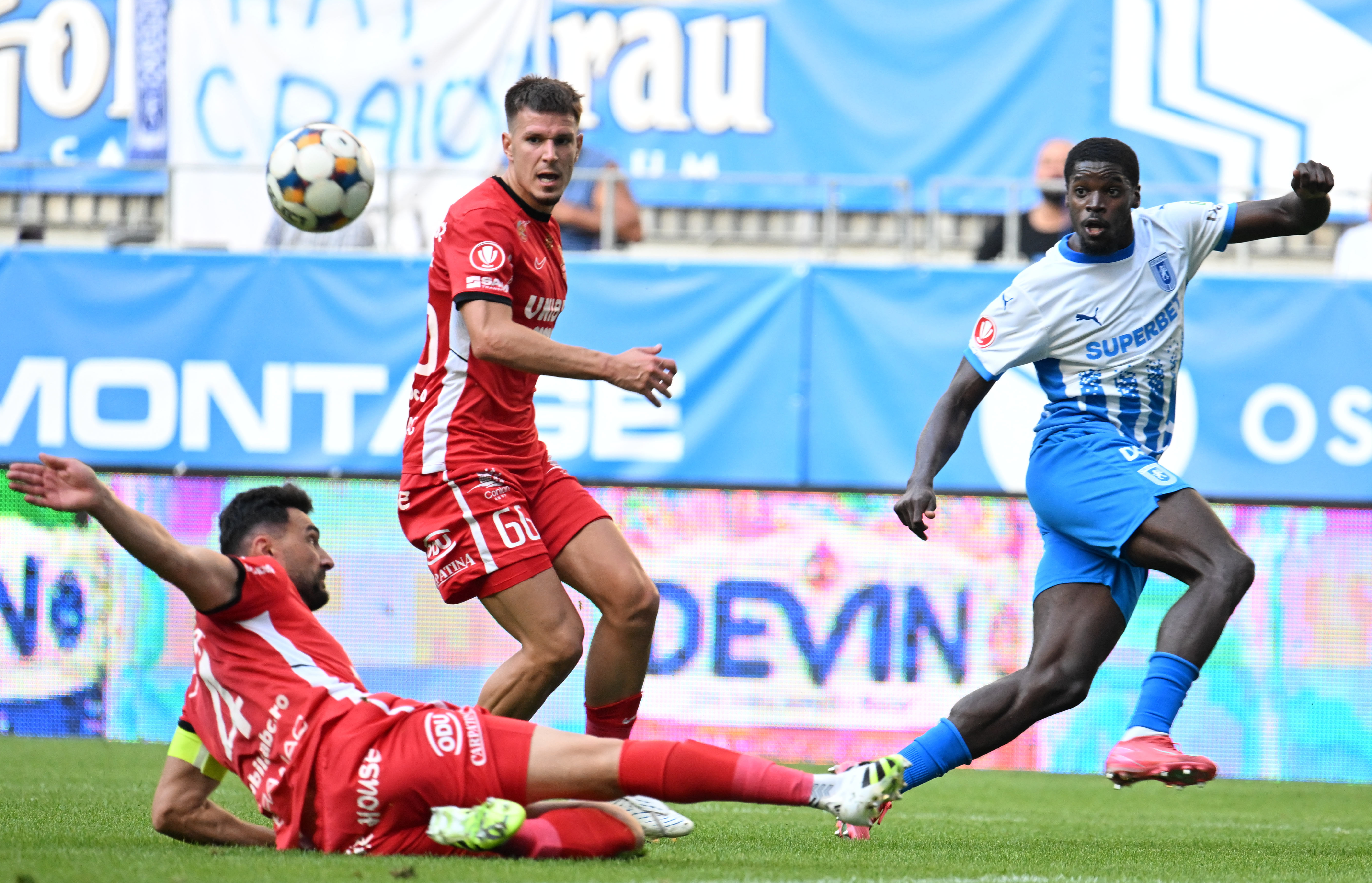 Universitatea Craiova - Hermannstadt 1-0. Oltenii au câștigat cu mari emoții. Sibienii au cerut gol în minutul 90+2