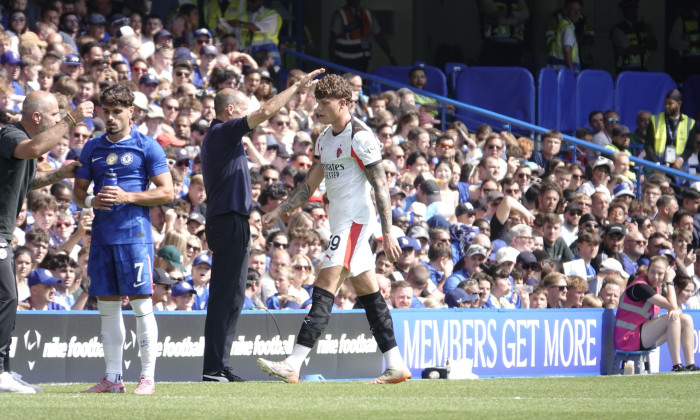 Chelsea, London, UK 10th August 2025 AC MilanÕs Andrei Coubis walks off after receiving a red card during the Chelsea Football Club vs. AC Milan during the ÔVisit Malta WeekenderÕ friendly at Stamford Bridge, London, UK
