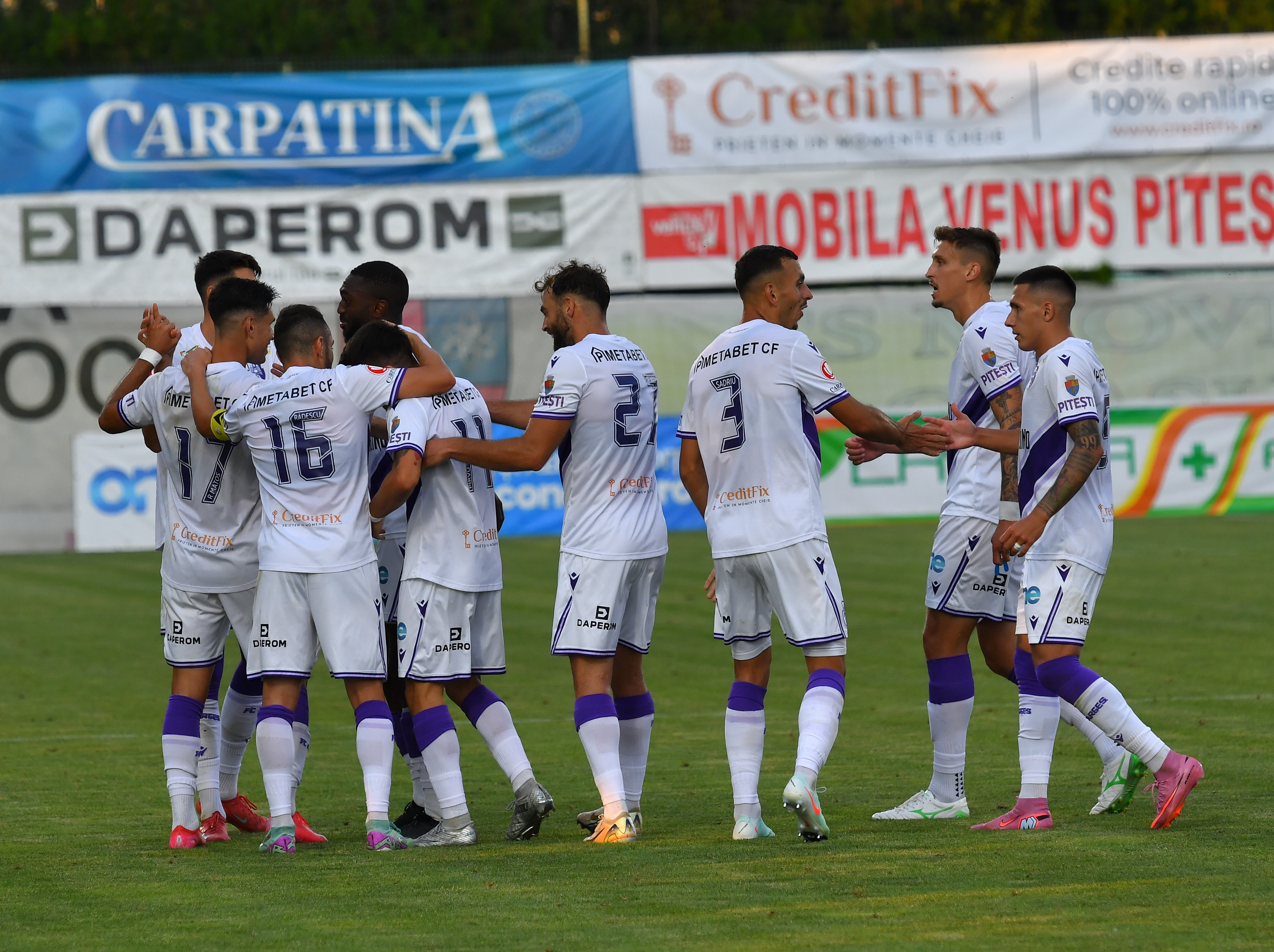 FC Botoșani - FC Argeș 0-0, ACUM, DGS 1. Confruntare între vecinele de clasament