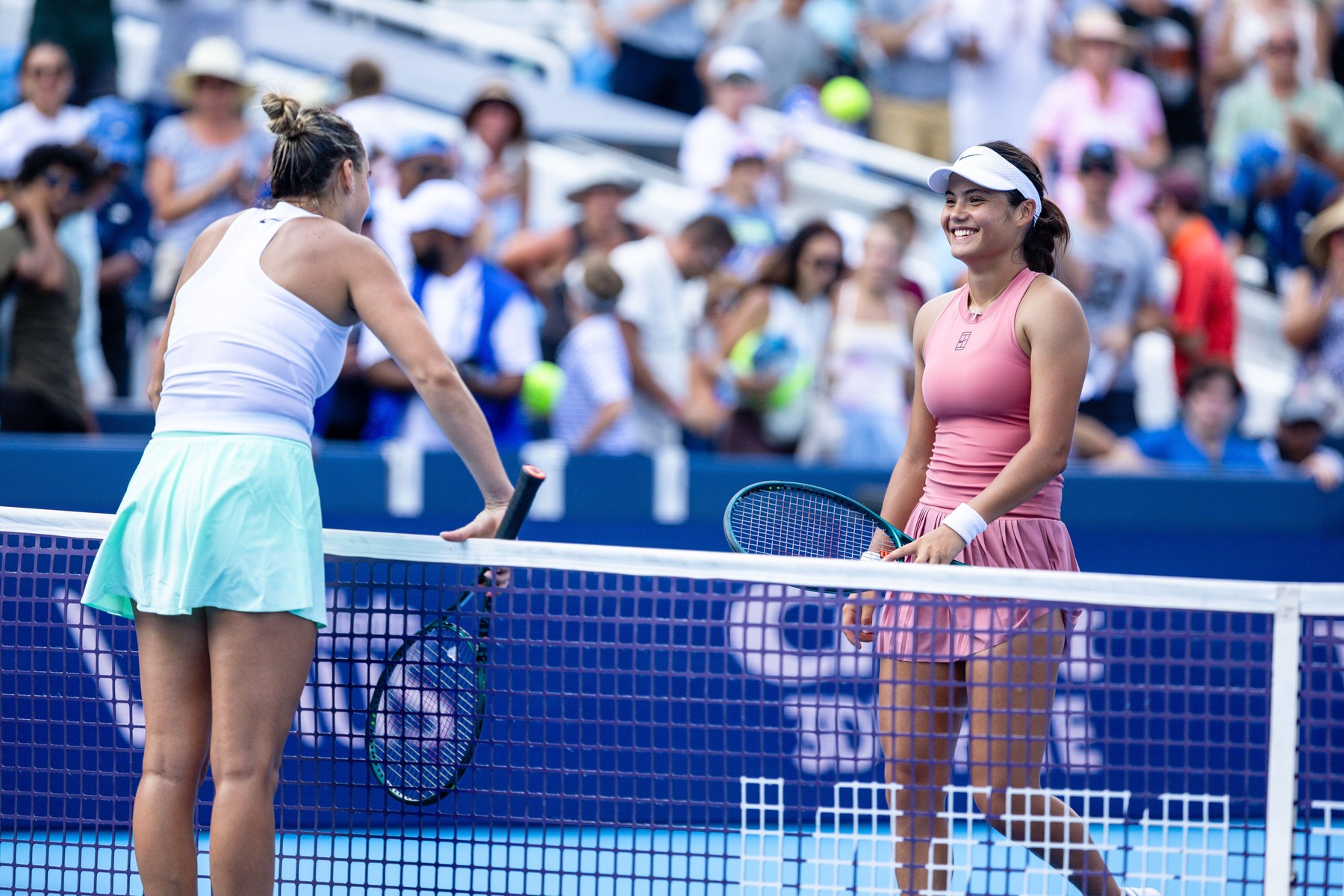 Moment cum rar se vede! Emma Răducanu a auzit un copil și s-a oprit în timpul jocului. Replica arbitrului a lăsat-o fără cuvinte