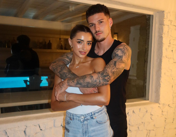 Imagine Stire ”Misiune îndeplinită!”. Logodnica lui Dennis Man a reacționat, imediat după ce fotbalistul a devenit campion cu PSV | 2review.ro