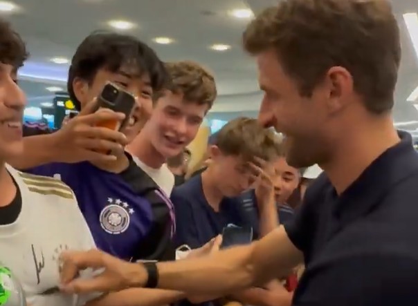 Thomas Muller a făcut ”scurtă la mână” de la câte autografe a dat, după ce a semnat în MLS