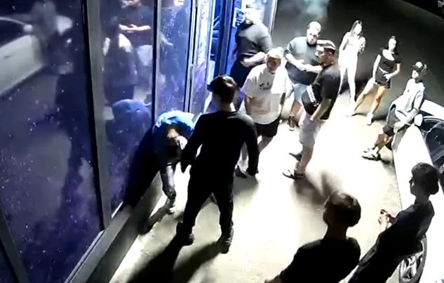 Tatăl puștiului băgat în spital de un campion la box a reacționat, după scenele brutale de la Bacău