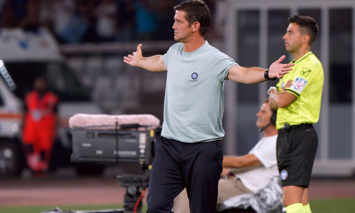 Bari, Italy. 17th Aug, 2025. coach Cristian Chivu of FC Inter during Inter - FC Internazionale vs Olympiakos, Friendly football match in Bari, Italy, August 16 2025 Credit: Independent Photo Agency/Alamy Live News