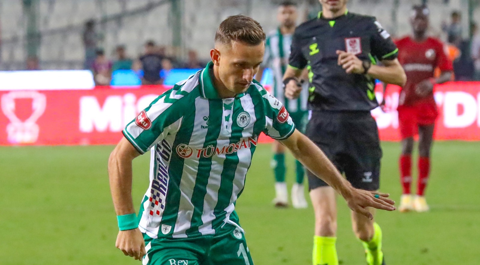 Marius Ștefănescu a atins mingea de două ori la debutul pentru Konyaspor! Meci cu 3 goluri contra lui Maxim și Sorescu