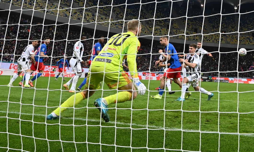 FOTBAL:FCSB-UNIVERSITATEA CLUJ, PLAY OFF SUPERLIGA SUPERBET (5.04.2025)
