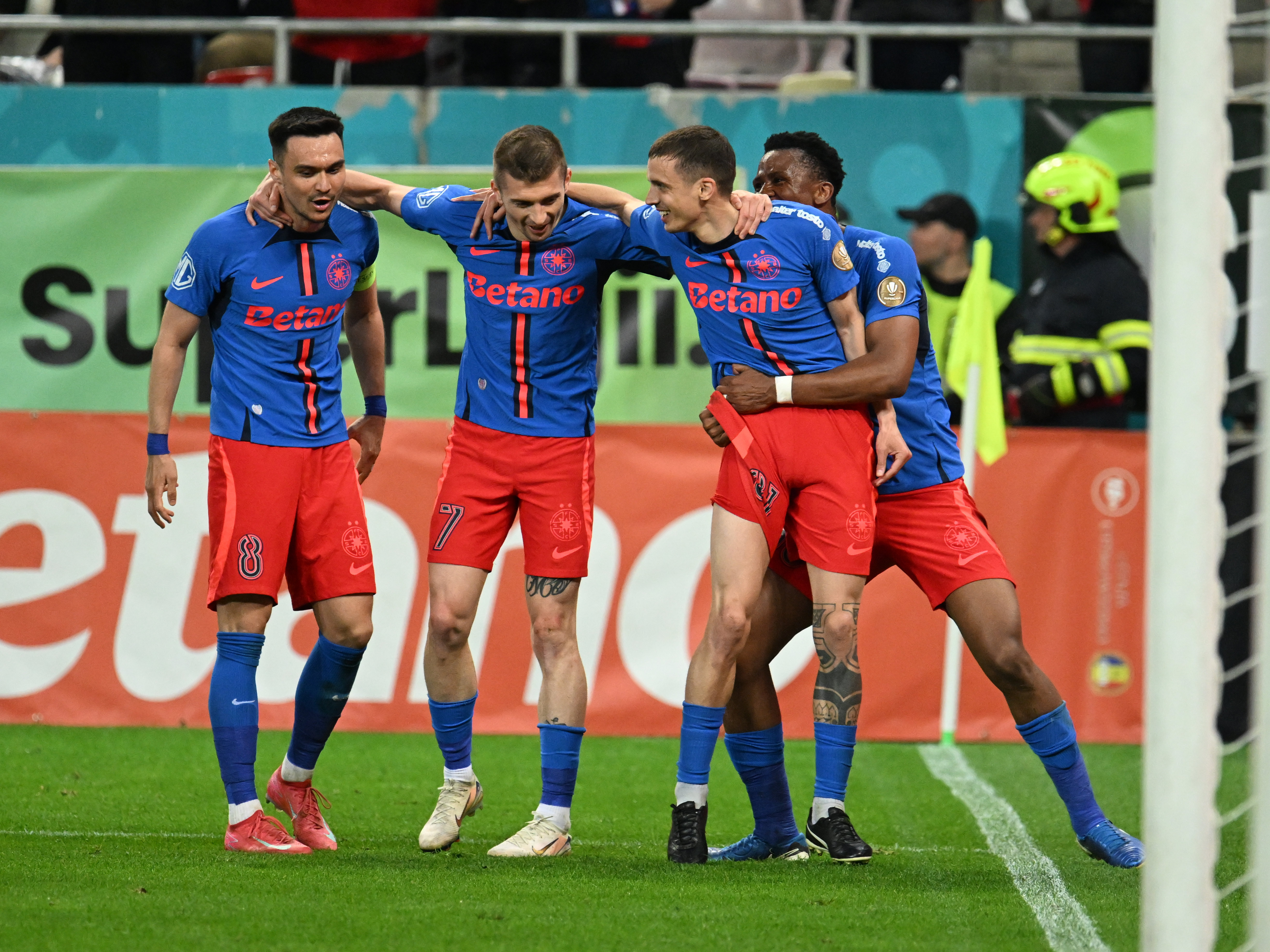 Jucătorii FCSB-ului, povești despre Crăciun. Care sunt mâncărurile favorite
