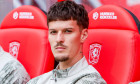 Enschede, Netherlands. 17th Aug, 2025. Dennis Man of PSV Eindhoven looks on during the Dutch Eredivisie match between FC Twente and PSV Eindhoven at De Grolsch Veste on August 17, 2025 in Enschede, Netherlands. (Credit: Wart Brinkerhof/MTB-Photo/Alamy Liv