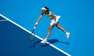 MASON, OHIO - AUGUST 13: Sorana Cirstea of Romania serves against Iga Swiatek of Poland during Day 7 of the Cincinnati Open at the Lindner Family Tennis Center on August 13, 2025 in Mason, Ohio. (Photo by Mauricio Paiz)