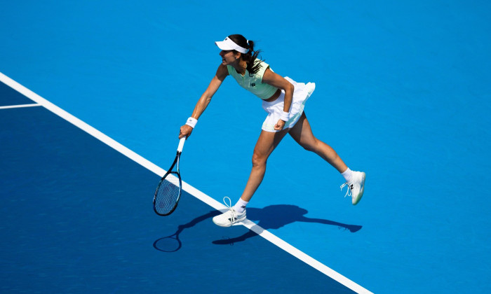 MASON, OHIO - AUGUST 13: Sorana Cirstea of Romania serves against Iga Swiatek of Poland during Day 7 of the Cincinnati Open at the Lindner Family Tennis Center on August 13, 2025 in Mason, Ohio. (Photo by Mauricio Paiz)
