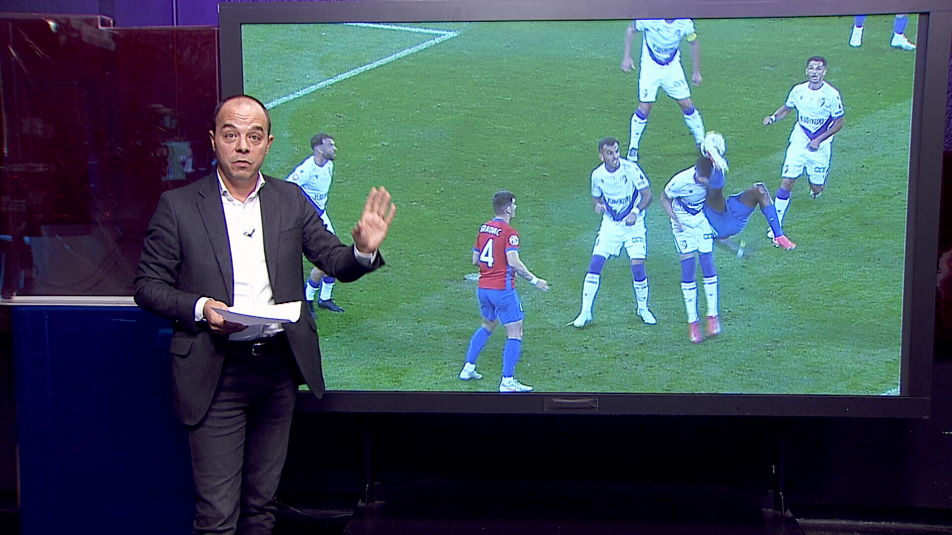 Marius Avram a explicat tot, după ce Siyabonga Ngezana și-a lovit cu piciorul în cap adversarul și a primit ”galben”