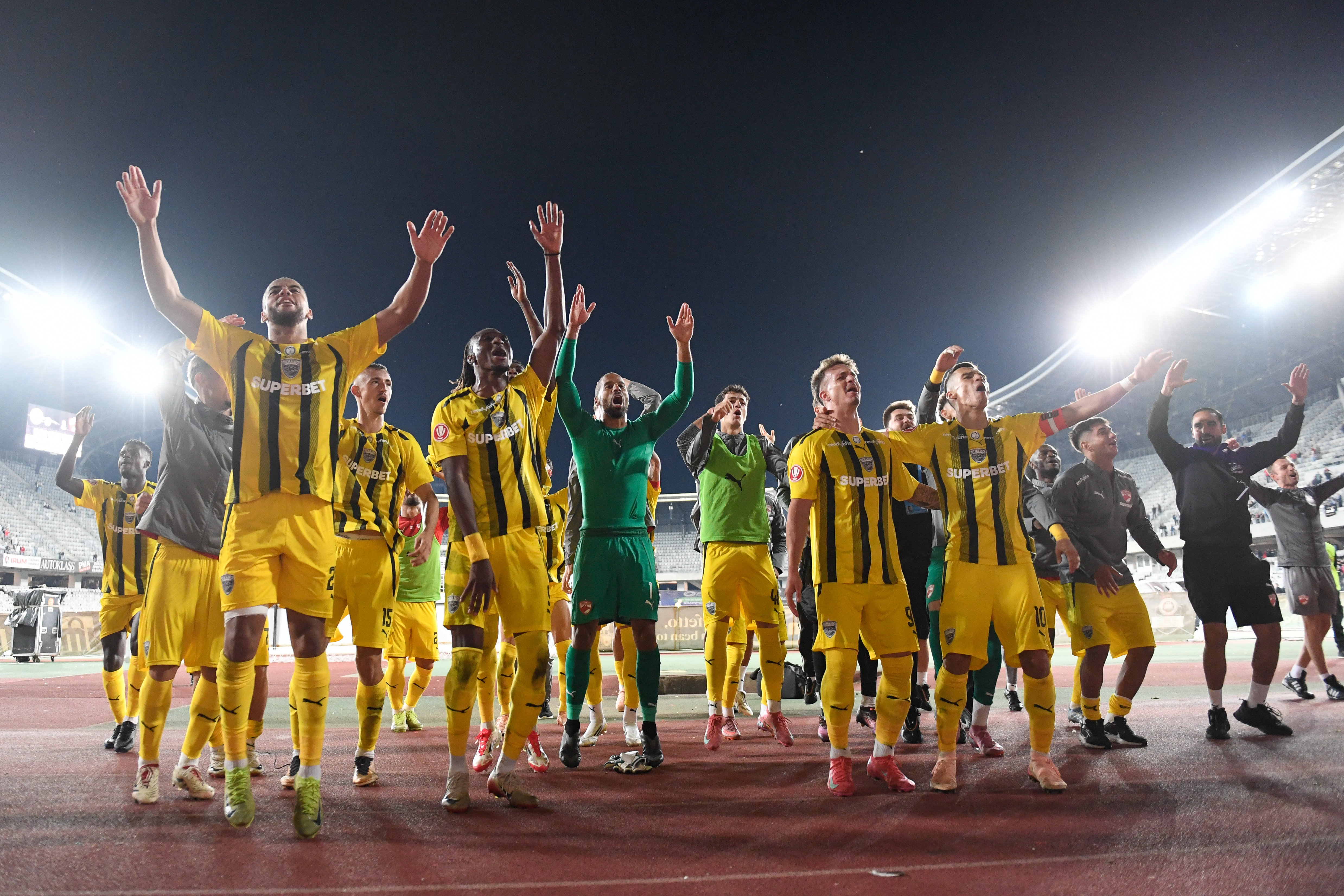 Dinamo a stabilit primele de titlu! Jucătorii împart o sumă imensă dacă iau campionatul. Cu cât e recompensat un loc în Europa