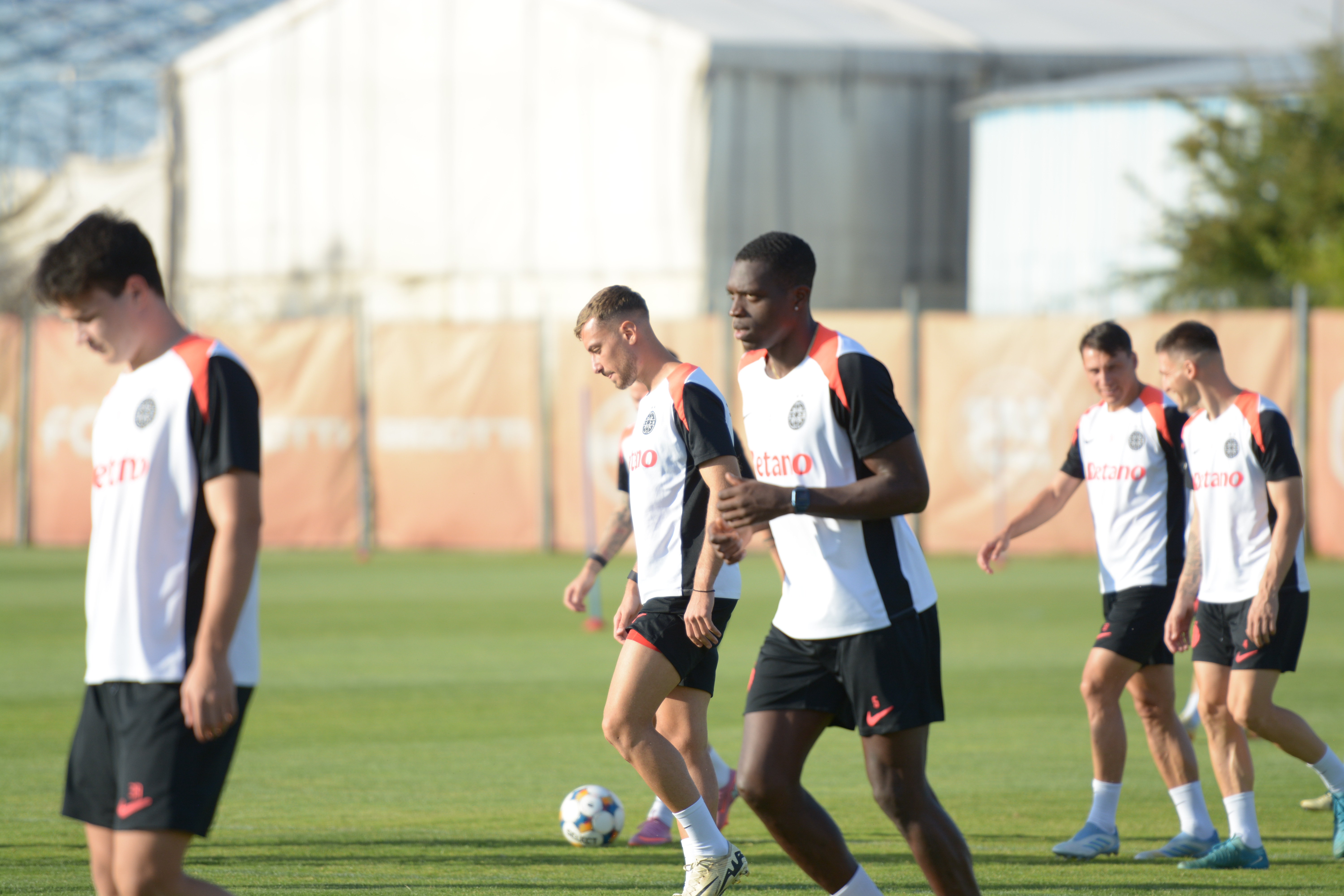 A revenit la FCSB, după aproape 6 luni! Surpriză la antrenamentul oficial înaintea returului cu Aberdeen