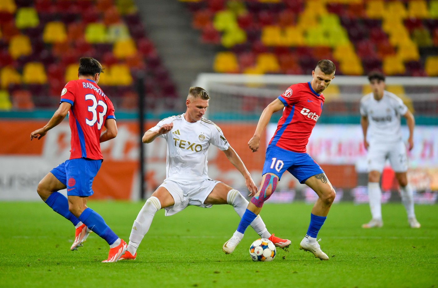 FCSB - Aberdeen 0-0, ACUM. Ocazie a lui Bîrligea