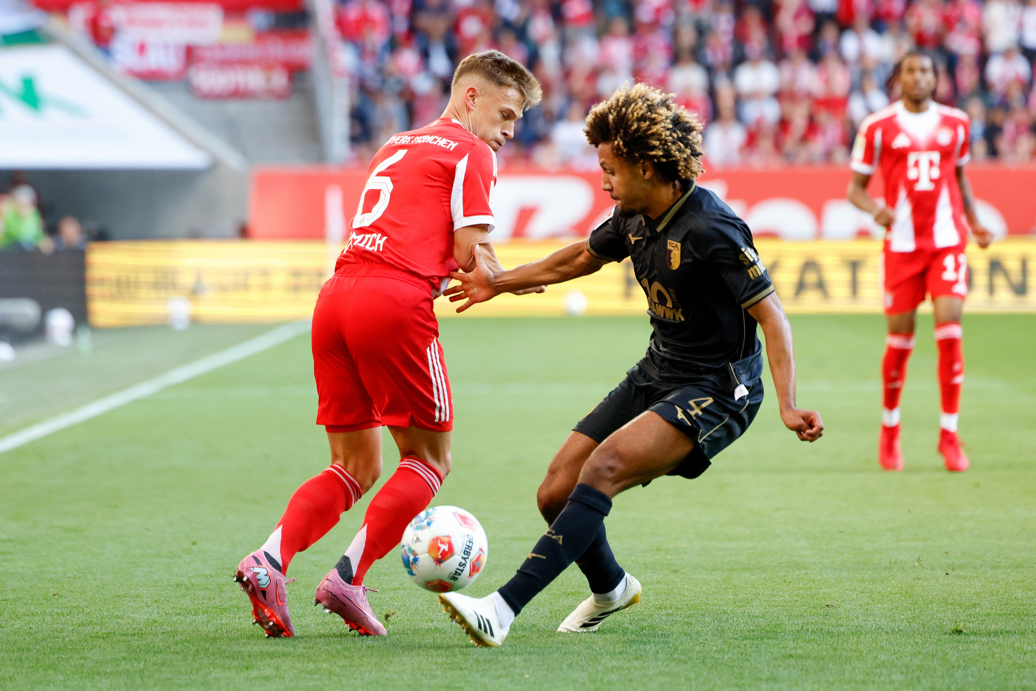 Augsburg - Bayern Munchen 2-3. Bavarezii au câștigat la capătul unui meci spectaculos