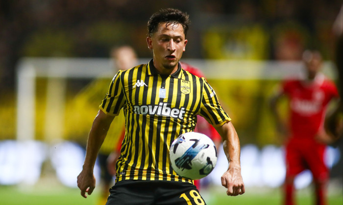 Olimpiu Moruțan s-a prăbușit pe teren și a fost schimbat