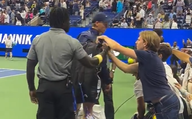 Scenă neverosimilă la US Open cu Sinner în prim-plan! A vrut să îi fure din ghiozdan când era pe teren