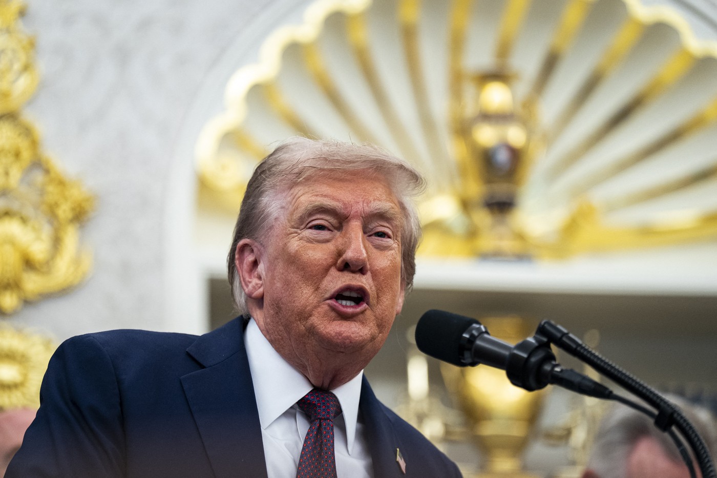 ”Îmi e rușine!”. L-a criticat dur pe Donald Trump, iar acum vine să se ”lupte” cu românii la București