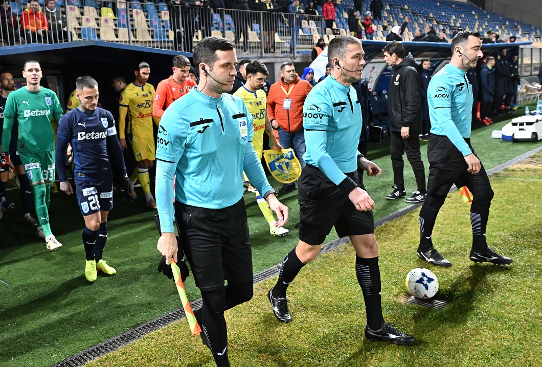 Cine e arbitrul care a câștigat cei mai mulți bani în actualul sezon din SuperLiga. Surpriza de la VAR