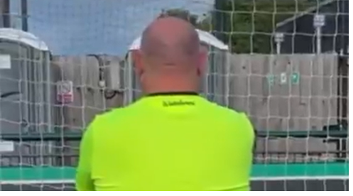 Li s-a accidentat portarul și au ”transferat” un suporter în vârstă de 54 de ani: ”E ca mersul pe bicicletă”