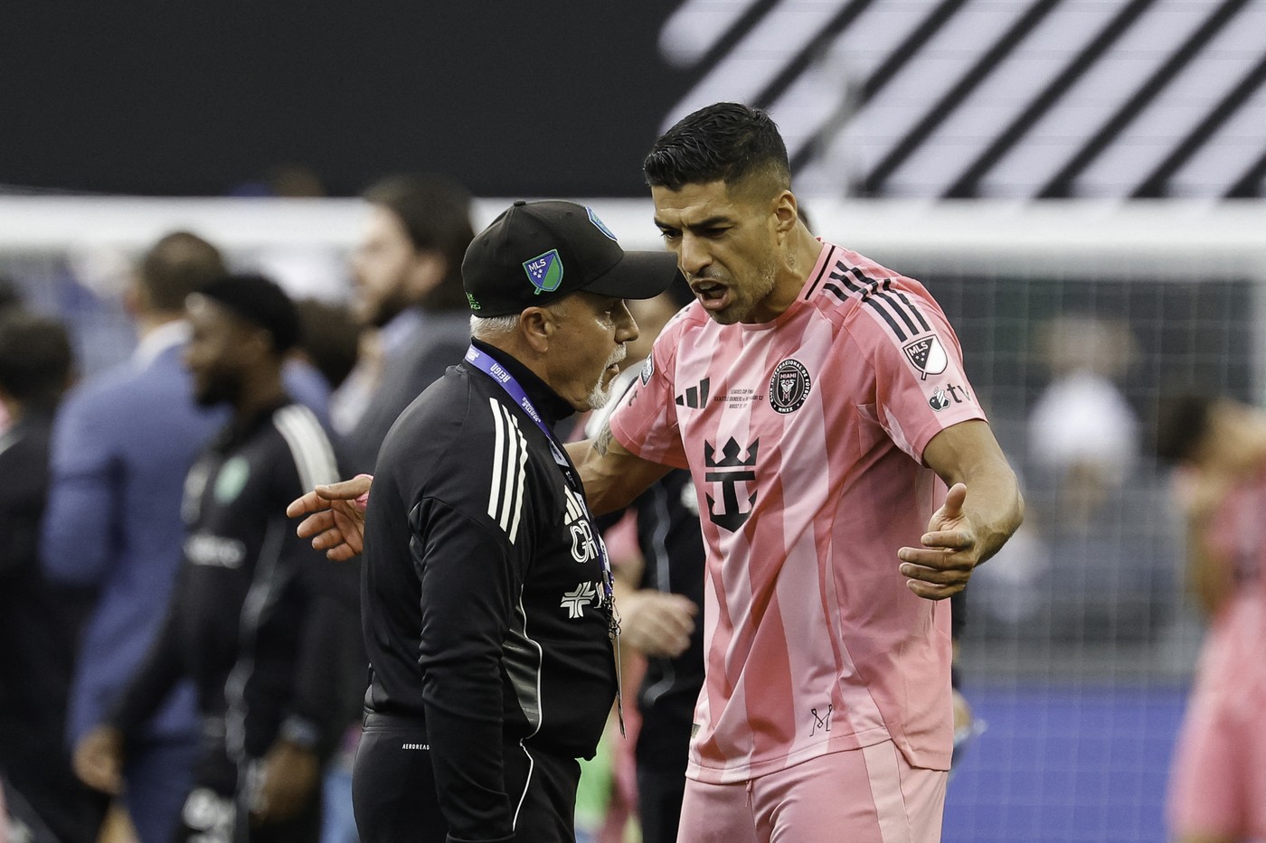 O nouă suspendare pentru Luis Suarez, după gesturile golănești făcute pe teren