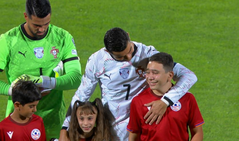 Mesajul postat de Cristiano Ronaldo, după ce un copil a izbucnit în lacrimi lângă el, în Armenia - Portugalia 0-5