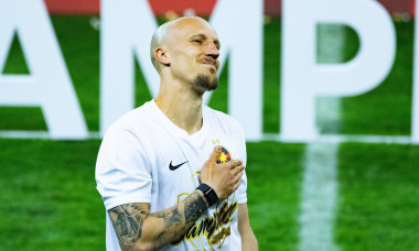 21 Vlad Chiriches greet the stands and receive a standing ovation