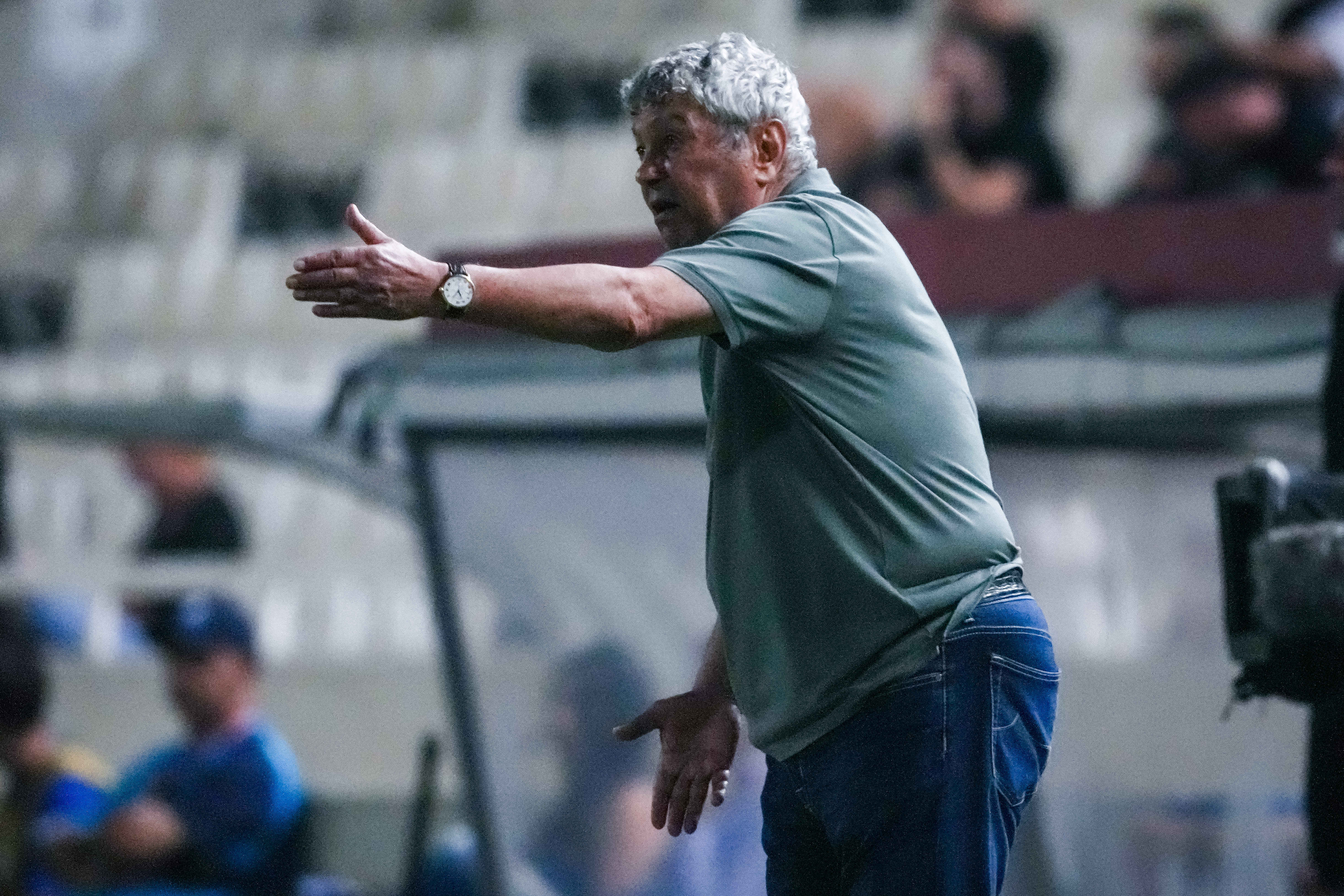 Mircea Lucescu nu a făcut toate schimbările în meciul din Cipru