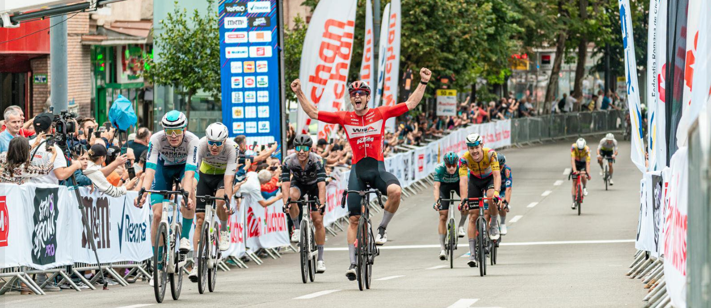 Prima etapă din Turul României s-a decis la sprint! Maximilian Schmidbauer e primul lider
