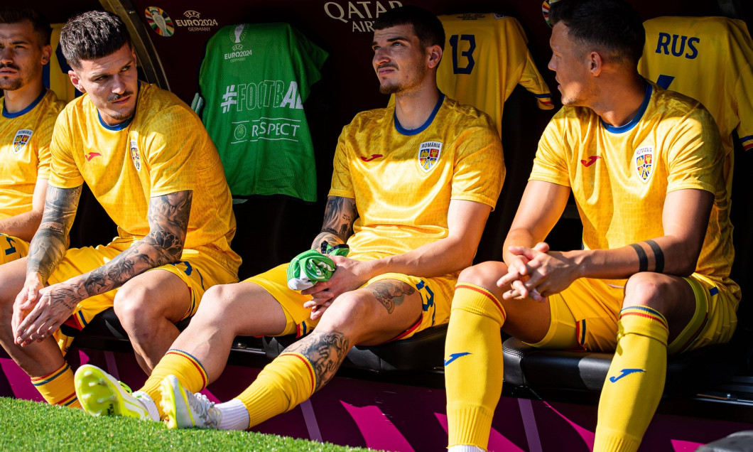 Mihai Valentin Mihaila (Rumaenien, 13), Adrian Rus (Rumaenien, 04) auf der Bank GER, Slovakia (SVK) vs. Romania (ROU), F