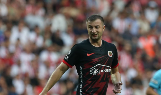 Liber de contract, Daniel Popa a revenit în România