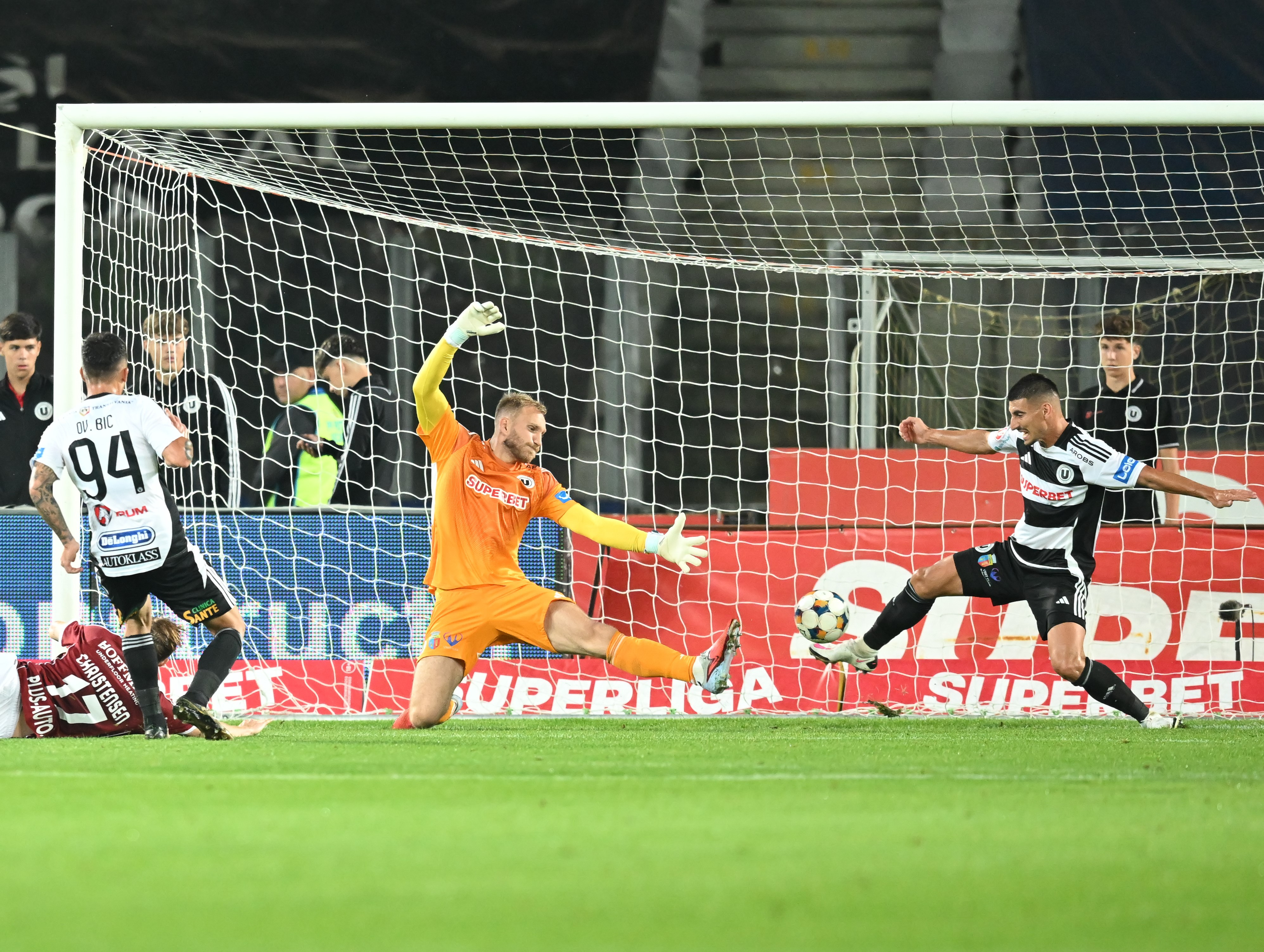 ”U” Cluj - Rapid 0-0. Remiză ”albă” în Ardeal! Giuleștenii au cerut două penalty-uri în ultimele minute