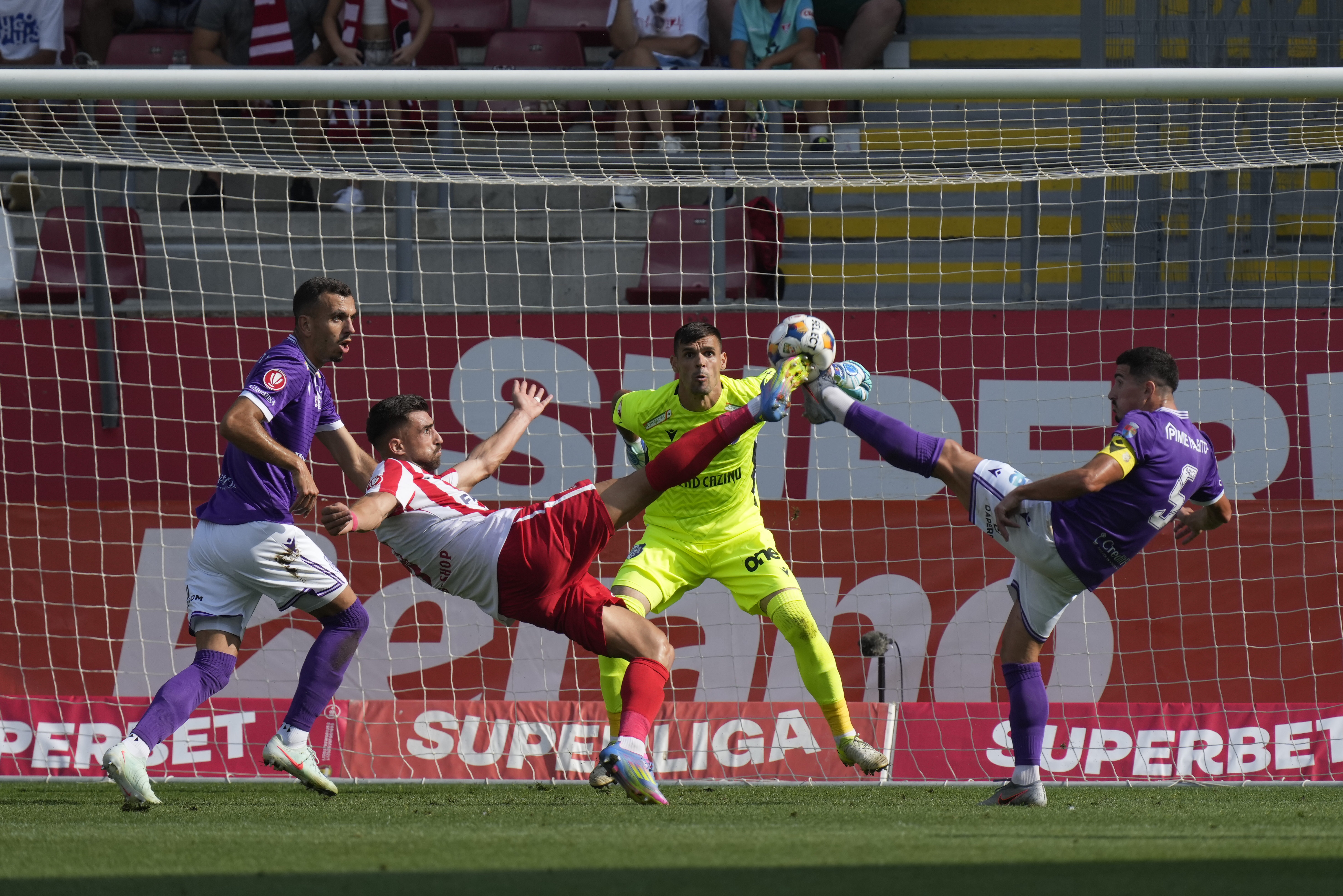 UTA - FC Argeș 3-3. Remiză spectaculoasă la Arad! Piteștenii conduceau cu 3-0 în minutul 28
