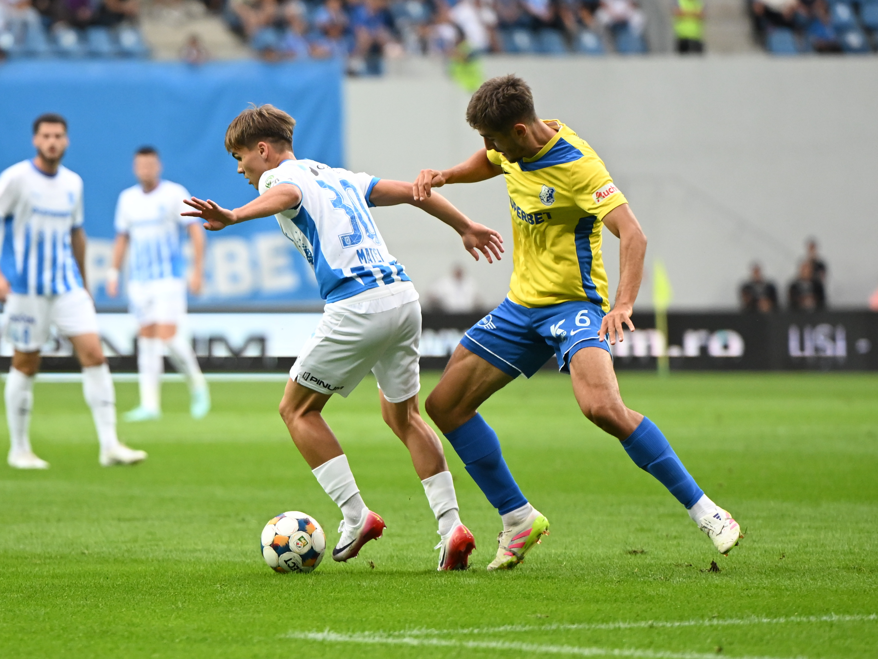 Universitatea Craiova - Farul 1-0, ACUM, DGS 1. ”Plouă” cu galbene pe ”Ion Oblemenco”