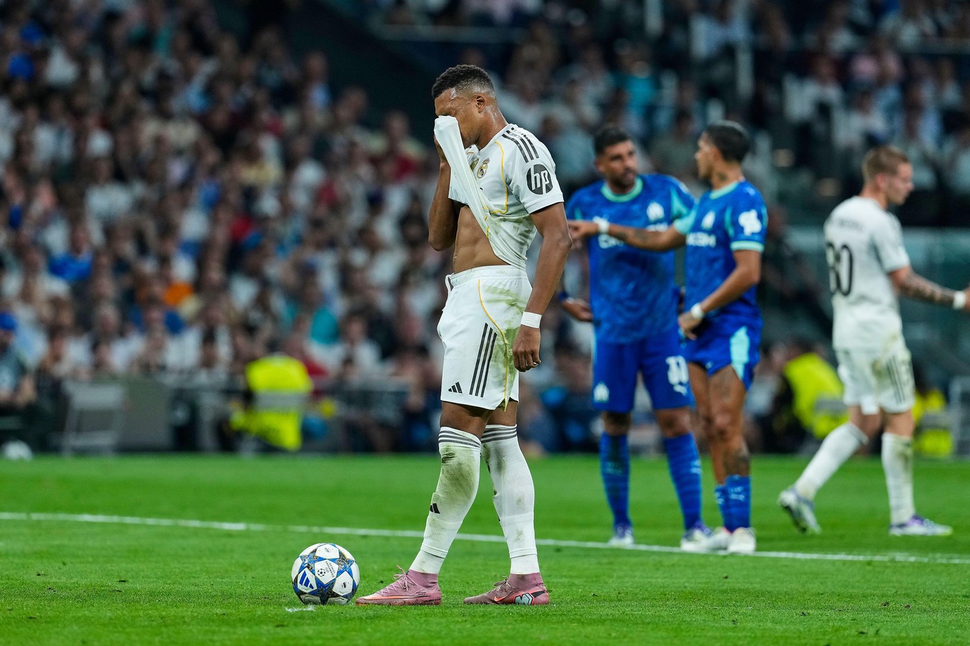 Real Madrid - Marseille 2-1. Ce spectacol! Mbappe, eroul spaniolilor, după un meci cu două penalty-uri și un roșu direct