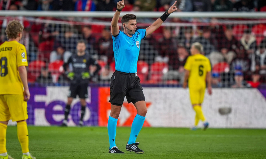 Prague, Czech Republic 20250917. Referee Marian Barbu during the Champions League match between Slavia Prague and Bødø/Glimt at Fortuna Arena in Prague. Photo: Terje Pedersen / NTB This text is auto translated